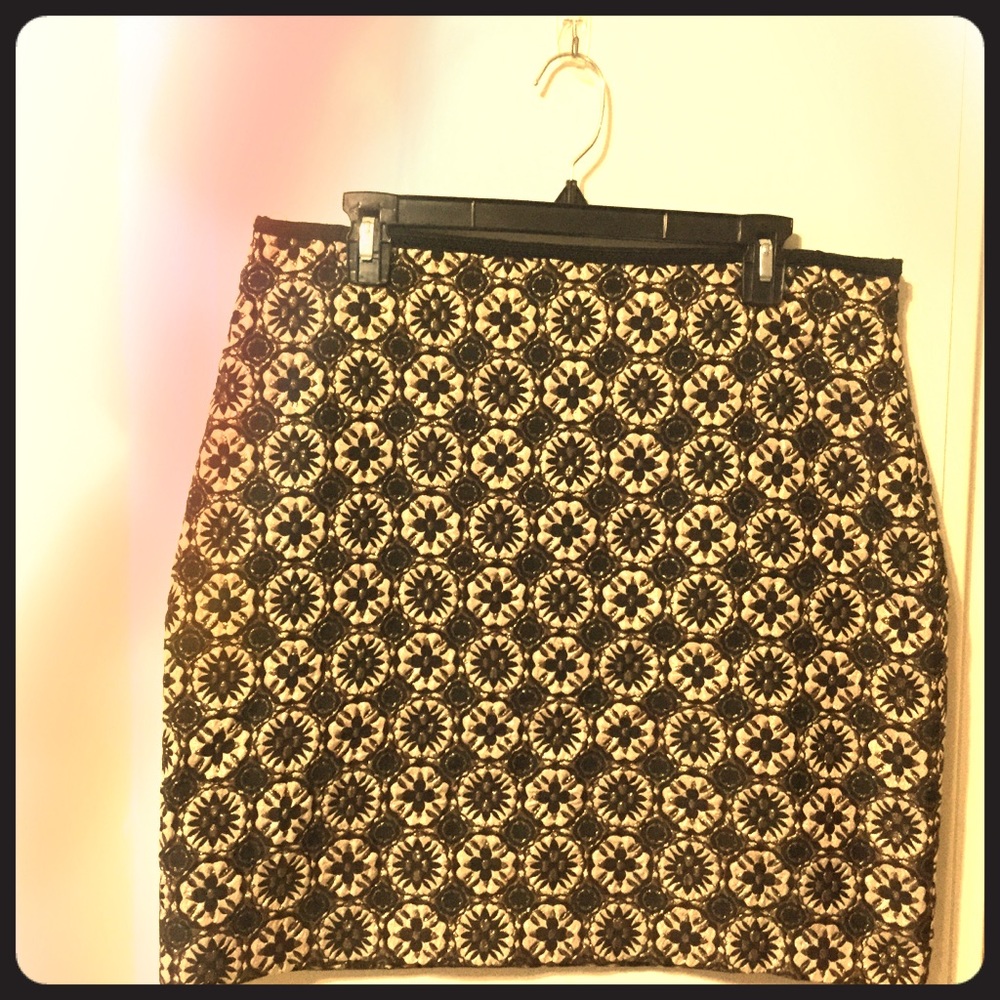 Black and gold lame Max Studio skirt